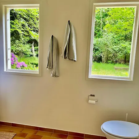 בית נופש Black Wooden Summerhouse Near *