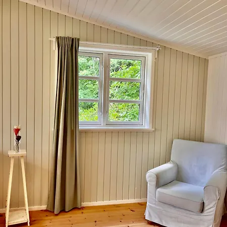 Black Wooden Summerhouse Near Casa vacanze *