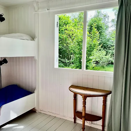 בית נופש Black Wooden Summerhouse Near
